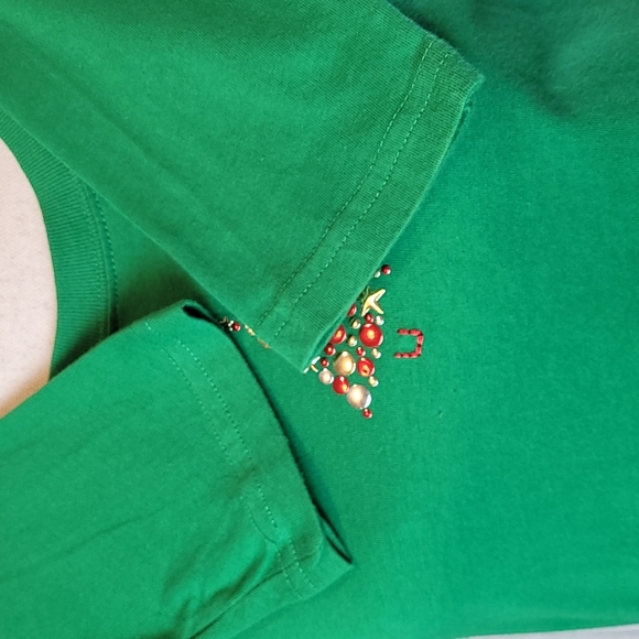 TARGET GREEN LONG SLEEVE CREW NECK PULLOVER CHRISTMAS TEE - Picture 9 of 11